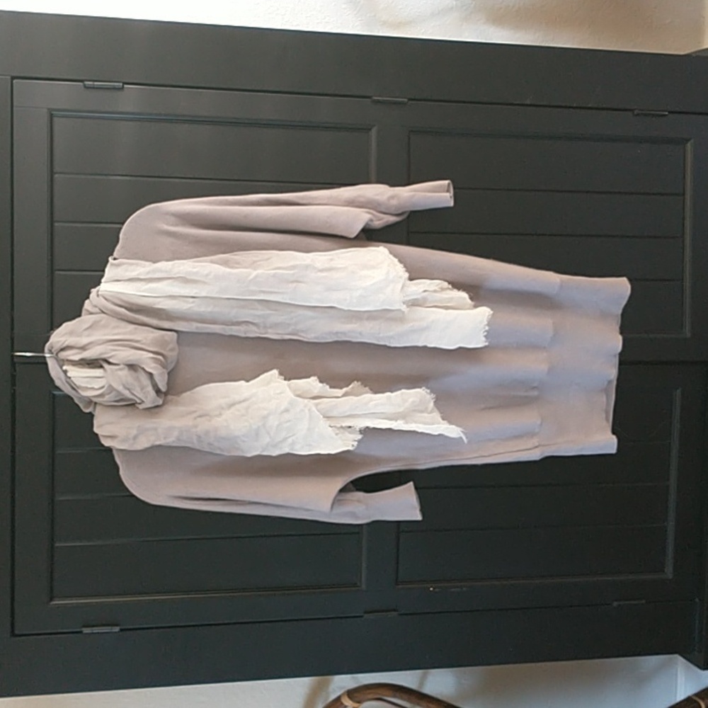 100percent Cashmere sweater light purple grey